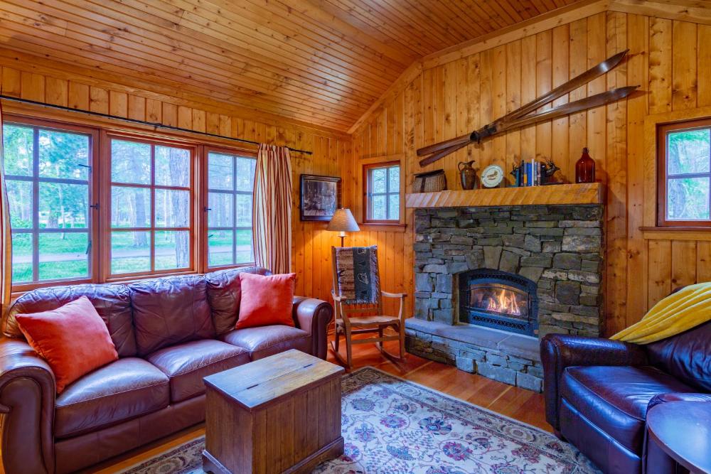 Lake Creek Lodge